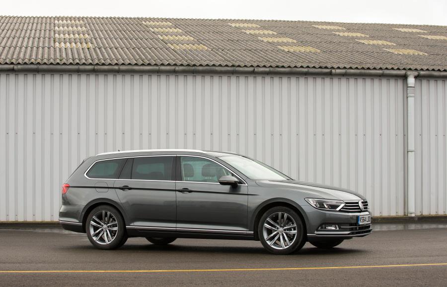  Volkswagen Passat Estate GT 2015 года  (фото 18 из 23)